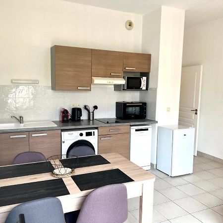 Lrx-0049 - Appartement Avec Exterieur Aytre Bagian luar foto