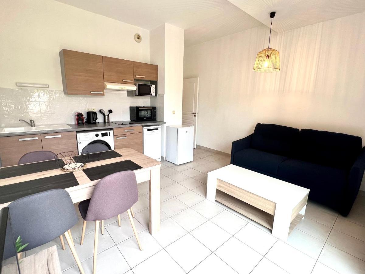 Lrx-0049 - Appartement Avec Exterieur Aytre Bagian luar foto
