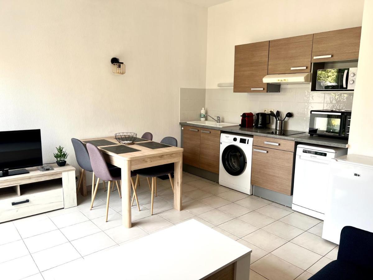 Lrx-0049 - Appartement Avec Exterieur Aytre Bagian luar foto