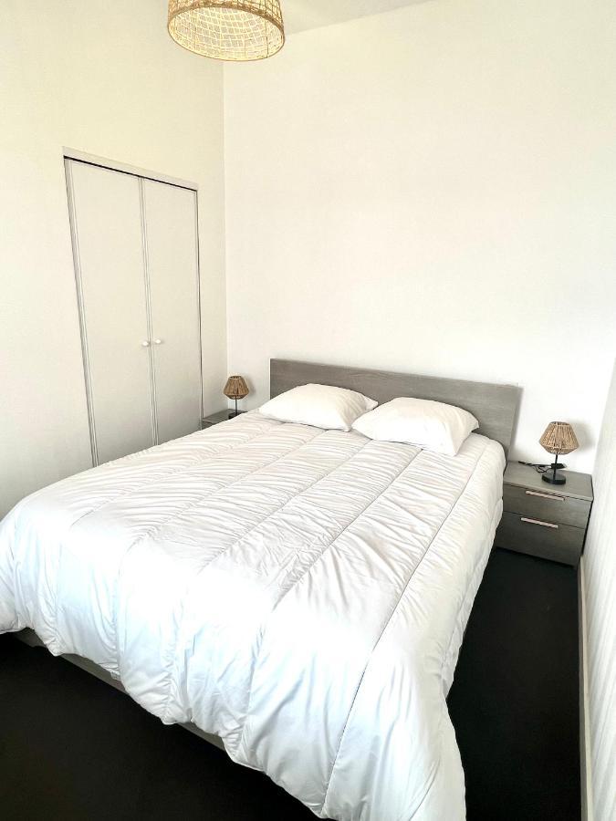 Lrx-0049 - Appartement Avec Exterieur Aytre Bagian luar foto
