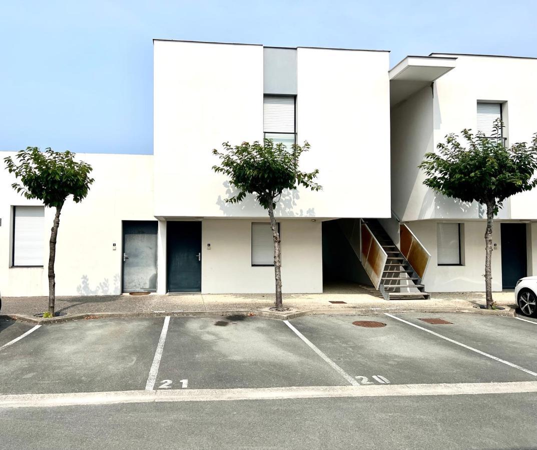 Lrx-0049 - Appartement Avec Exterieur Aytre Bagian luar foto